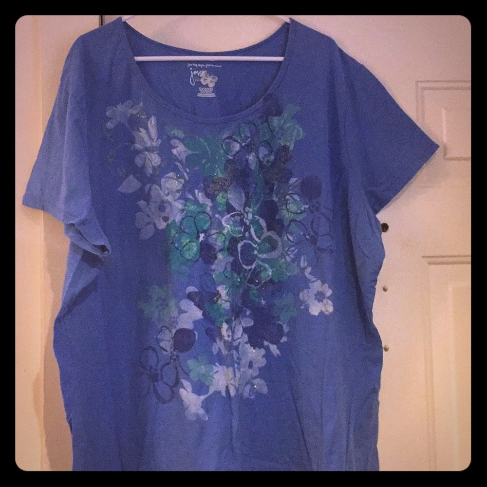 Periwinkle women’s tee with floral design